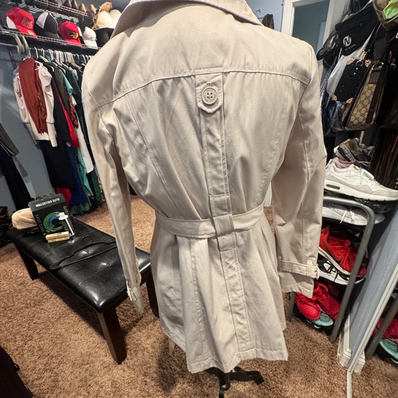 Stylish Beige Trench Coat DKNY - Picture 4 of 4